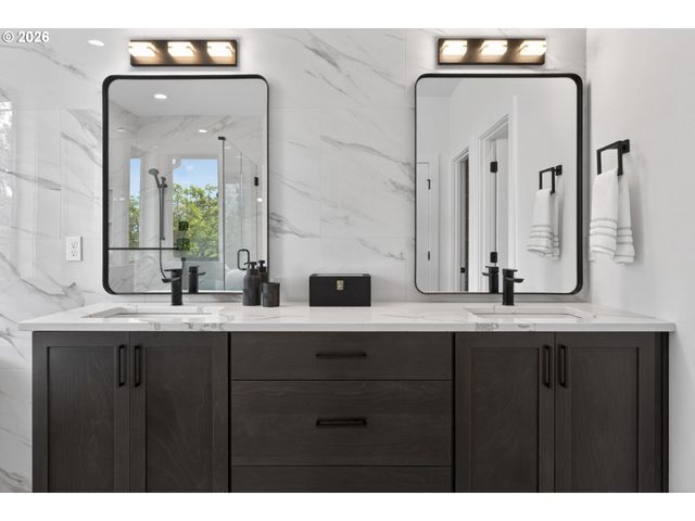 12 HIDALGO St, Lake Oswego, OR 97035