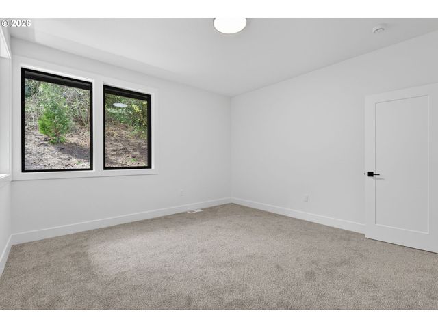 12 HIDALGO St, Lake Oswego, OR 97035