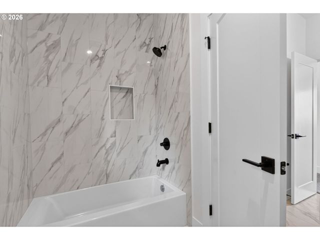 12 HIDALGO St, Lake Oswego, OR 97035