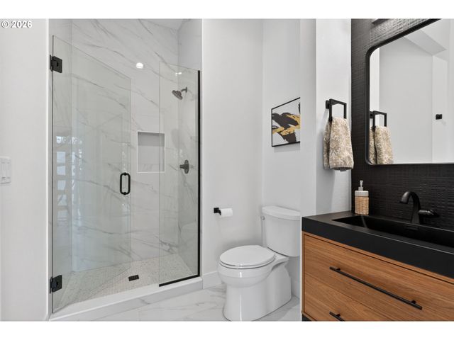 12 HIDALGO St, Lake Oswego, OR 97035