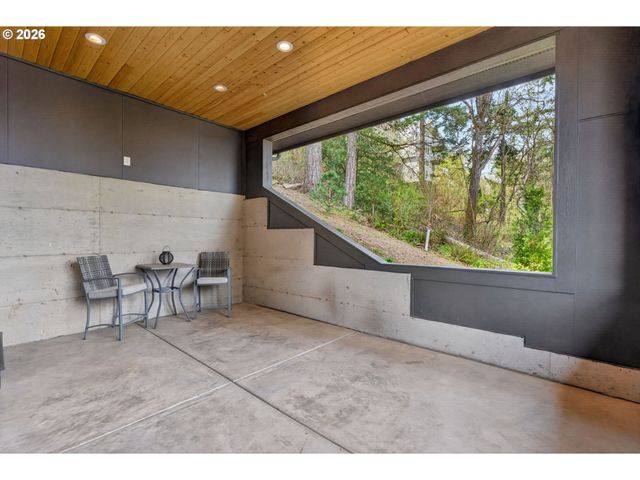 12 HIDALGO St, Lake Oswego, OR 97035