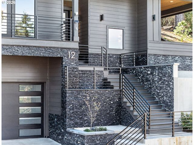 12 HIDALGO St, Lake Oswego, OR 97035