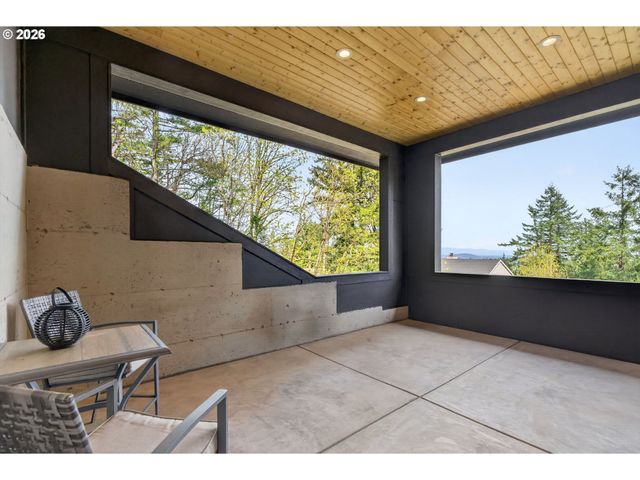 12 HIDALGO St, Lake Oswego, OR 97035
