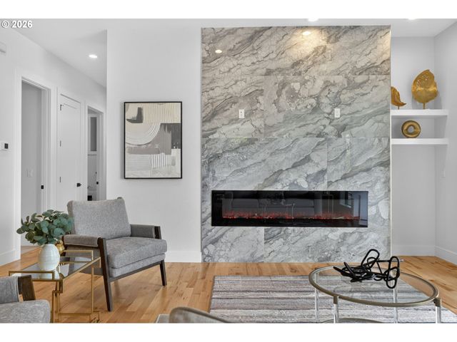 12 HIDALGO St, Lake Oswego, OR 97035