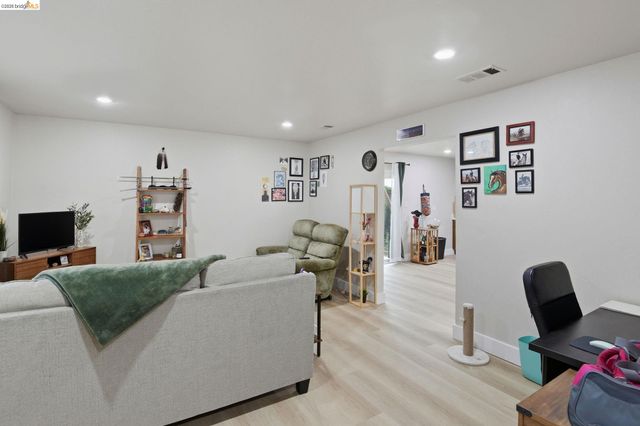 2155 Chestnut St, Livermore, CA 94551