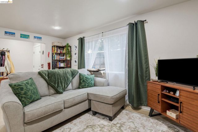 2155 Chestnut St, Livermore, CA 94551