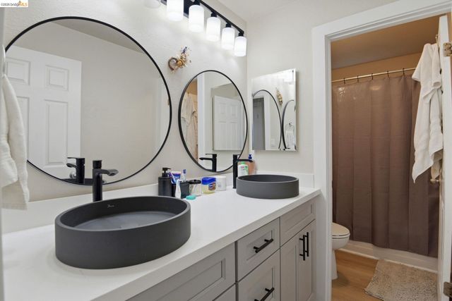 2155 Chestnut St, Livermore, CA 94551