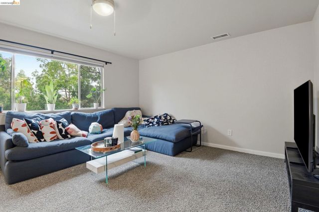 2155 Chestnut St, Livermore, CA 94551