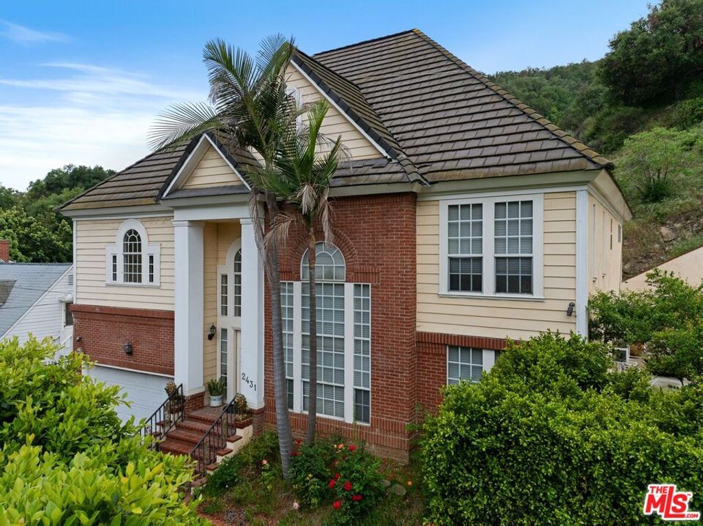 Image 1 of property listing at 2431 Benedict Canyon Dr, Beverly Hills, CA 90210