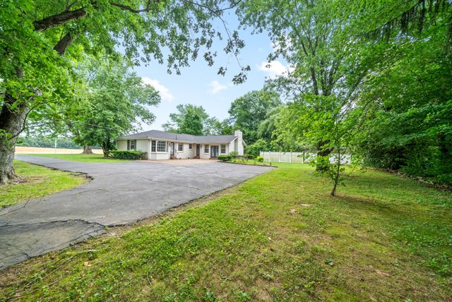 3086 Highway 76, Adams, TN 37010