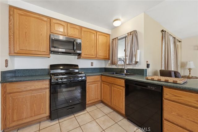 100 Amber Court, Redlands, CA 92374