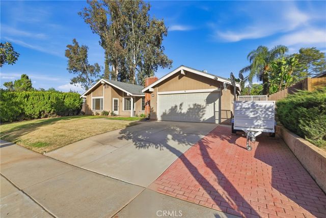 100 Amber Court, Redlands, CA 92374