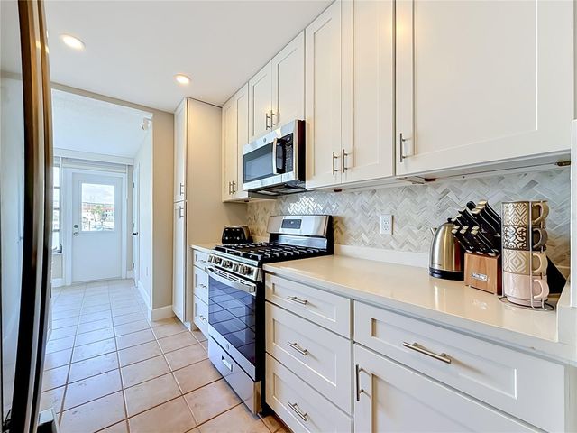 5925 SHORE BOULEVARD S 107, Gulfport, FL 33707