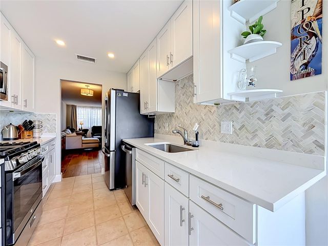 5925 SHORE BOULEVARD S 107, Gulfport, FL 33707