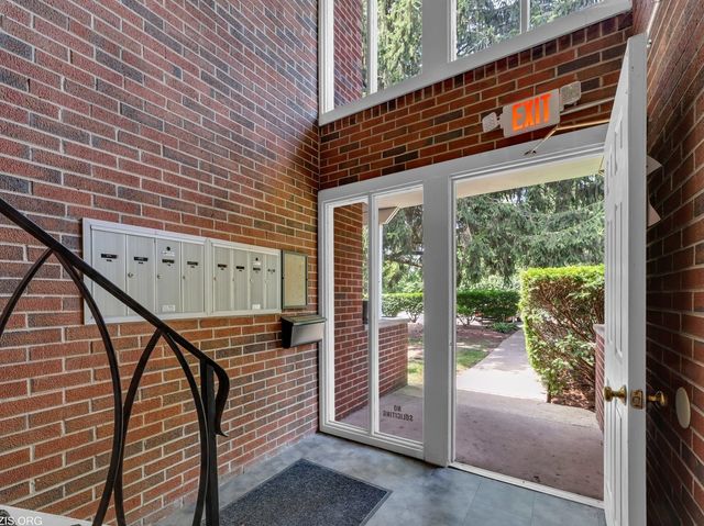 1156 Osterman Avenue B, Deerfield, IL 60015