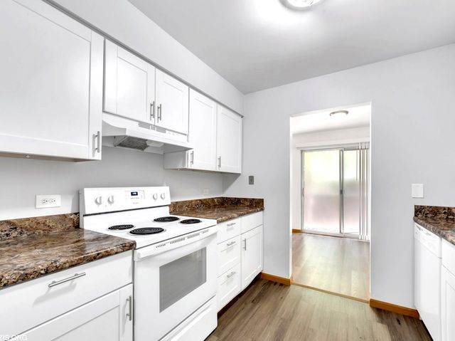 1156 Osterman Avenue B, Deerfield, IL 60015