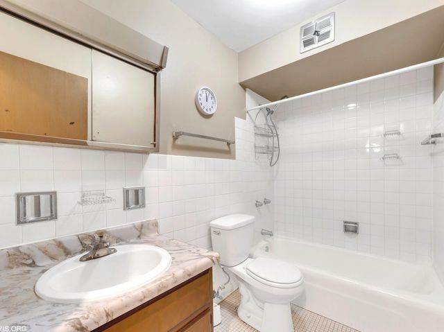 1156 Osterman Avenue B, Deerfield, IL 60015