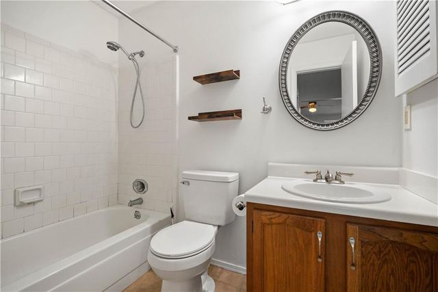 6040 Grelot Road 204, Mobile, AL 36609