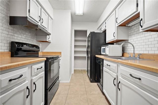 6040 Grelot Road 204, Mobile, AL 36609