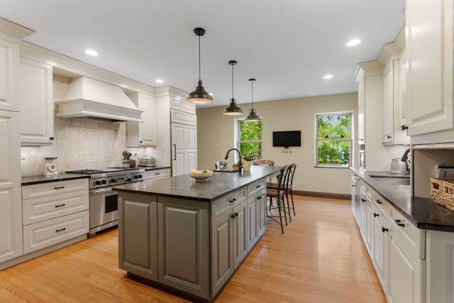 1520 Telegraph Road, Lake Forest, IL 60045