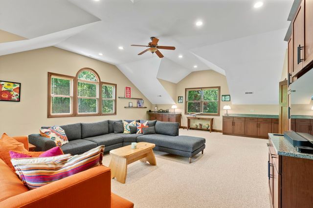 1520 Telegraph Road, Lake Forest, IL 60045