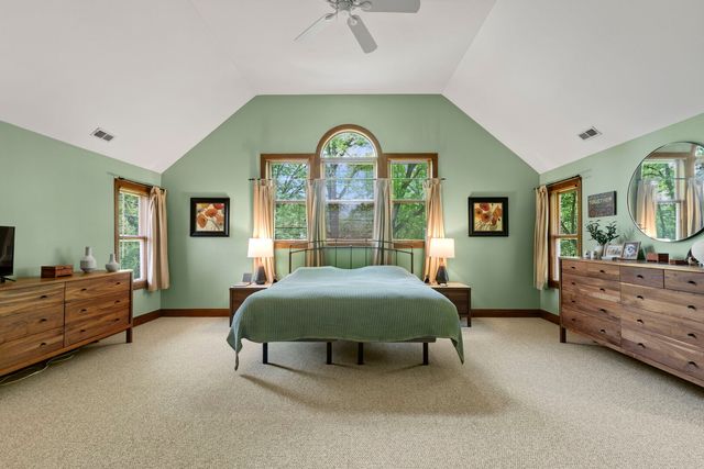1520 Telegraph Road, Lake Forest, IL 60045