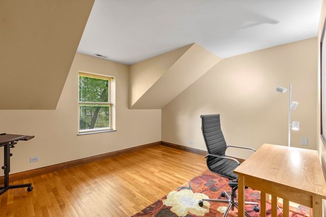 1520 Telegraph Road, Lake Forest, IL 60045