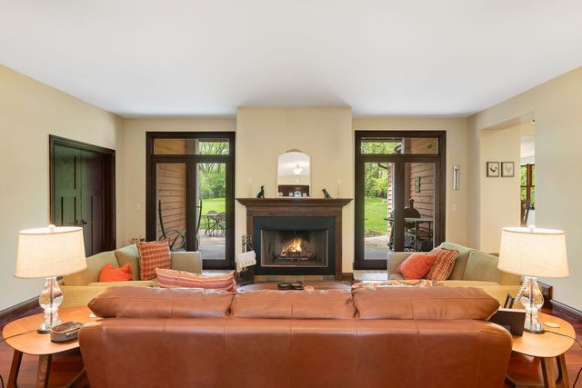 1520 Telegraph Road, Lake Forest, IL 60045