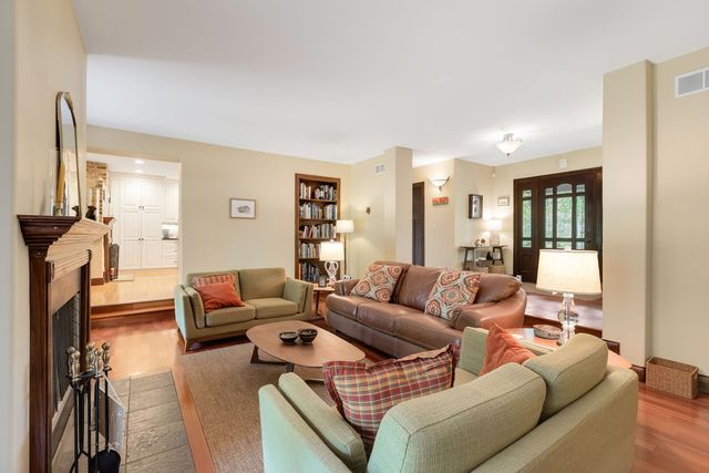 1520 Telegraph Road, Lake Forest, IL 60045