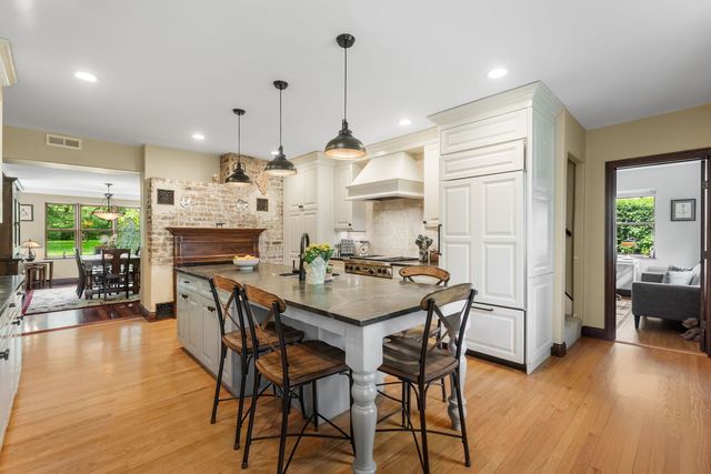 1520 Telegraph Road, Lake Forest, IL 60045