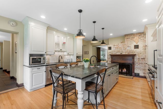 1520 Telegraph Road, Lake Forest, IL 60045