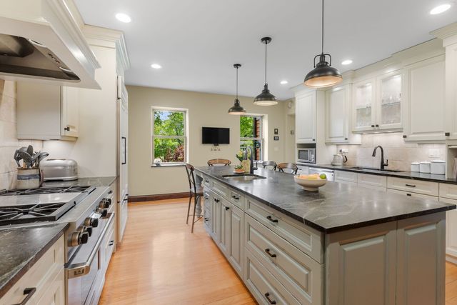 1520 Telegraph Road, Lake Forest, IL 60045