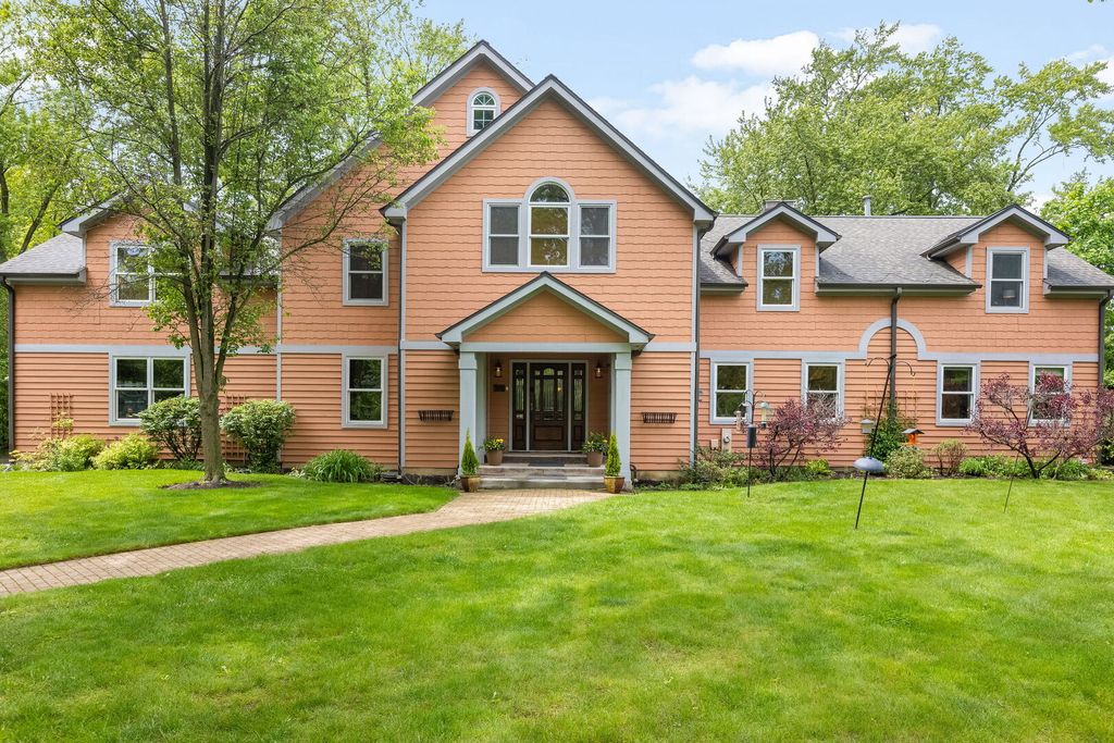 1520 Telegraph Road, Lake Forest, IL 60045