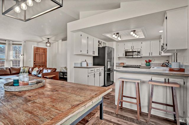 6895 N Amesbury Way, Boise, ID 83714