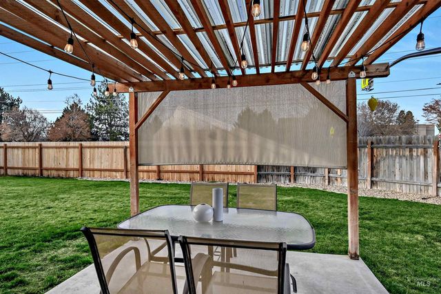 6895 N Amesbury Way, Boise, ID 83714