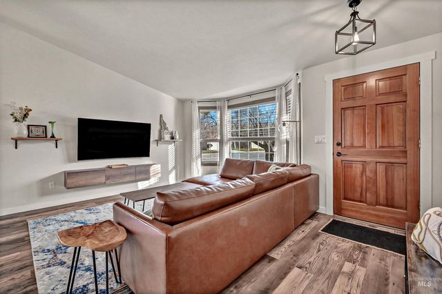 6895 N Amesbury Way, Boise, ID 83714