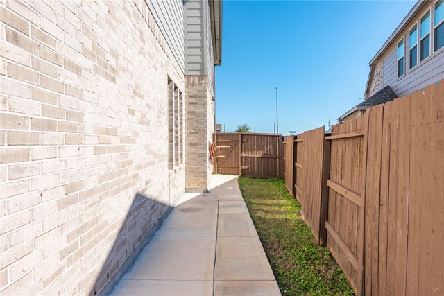 6034 Lake Bridge Lane, Manvel, TX 77578