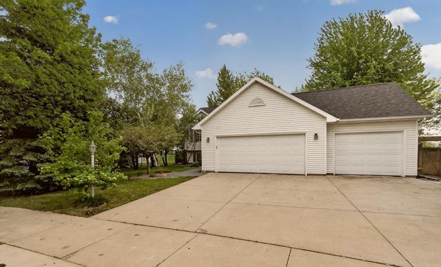 2516 Colleen Lane NE, Rochester, MN 55906