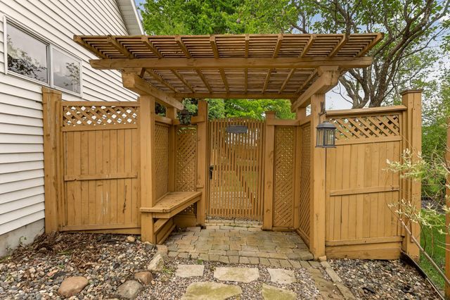 2516 Colleen Lane NE, Rochester, MN 55906