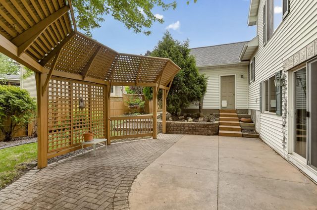 2516 Colleen Lane NE, Rochester, MN 55906