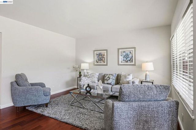 330 Tampa Ct, Foster City, CA 94404