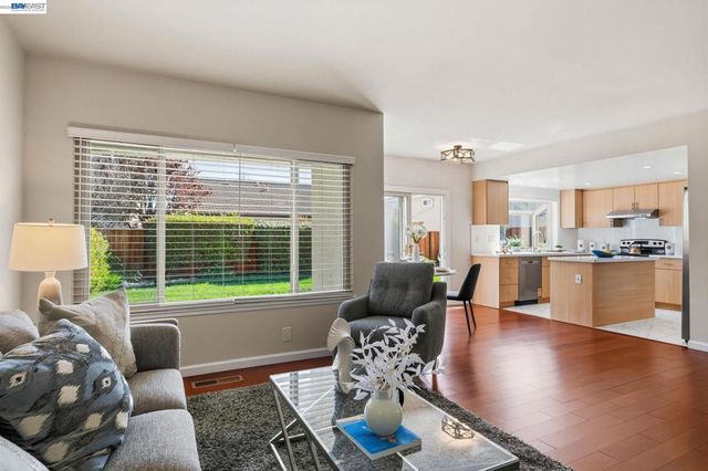 330 Tampa Ct, Foster City, CA 94404