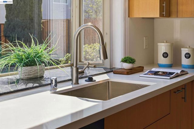 330 Tampa Ct, Foster City, CA 94404