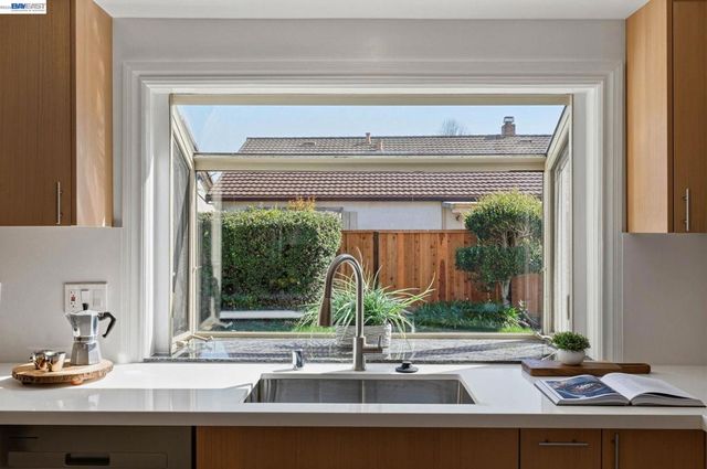 330 Tampa Ct, Foster City, CA 94404