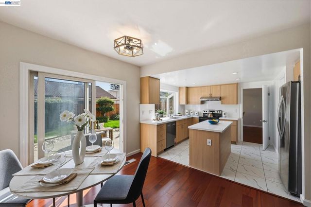 330 Tampa Ct, Foster City, CA 94404