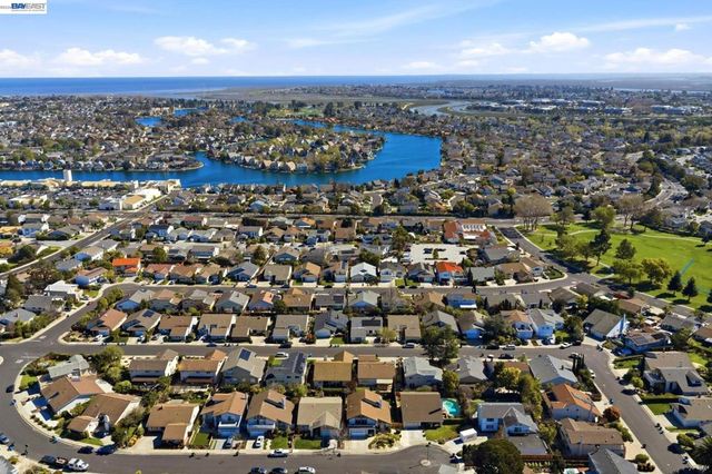 330 Tampa Ct, Foster City, CA 94404