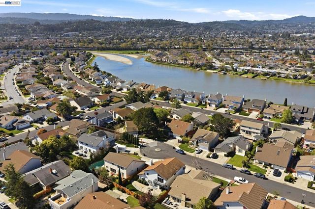 330 Tampa Ct, Foster City, CA 94404