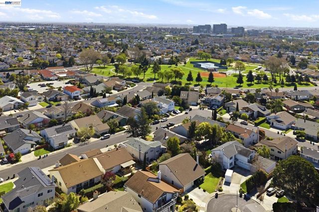 330 Tampa Ct, Foster City, CA 94404