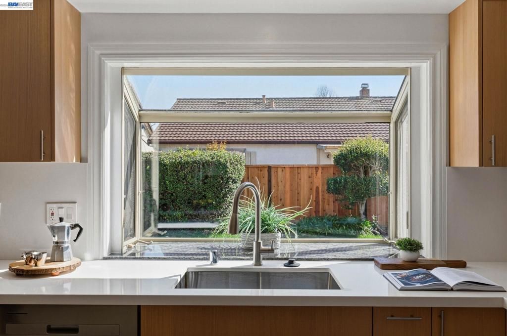 Image 15 of property listing at 330 Tampa Ct, Foster City, CA 94404