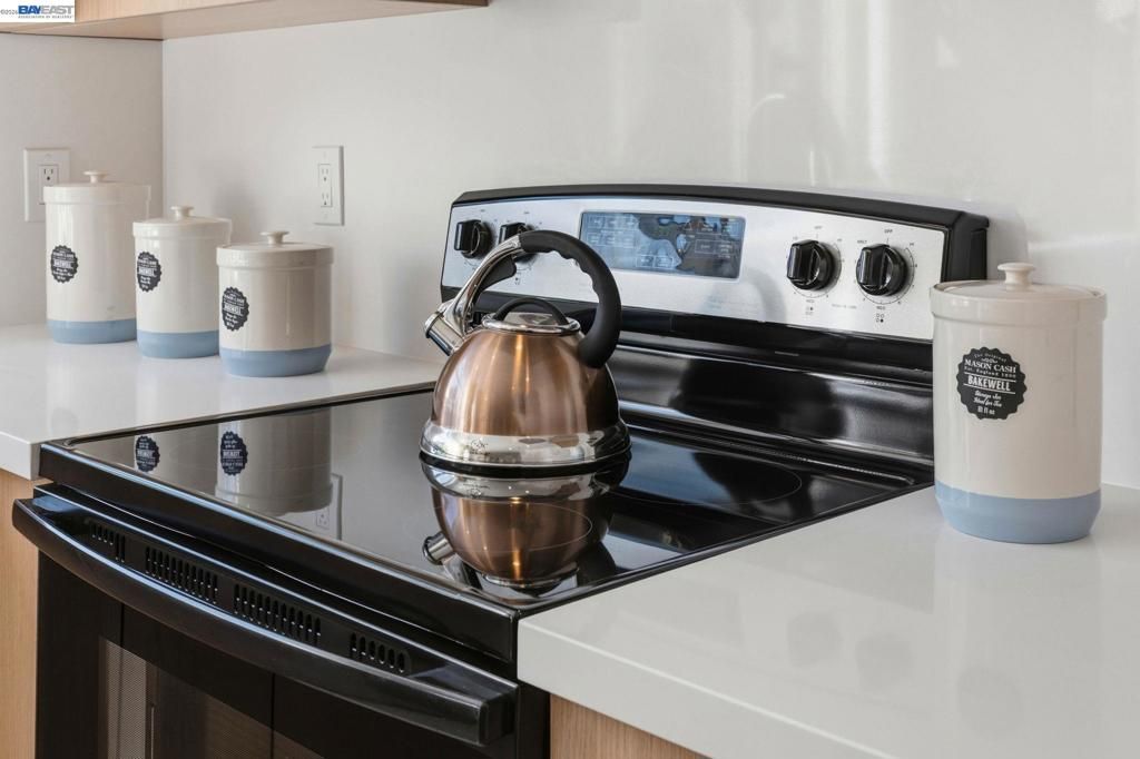 Image 16 of property listing at 330 Tampa Ct, Foster City, CA 94404